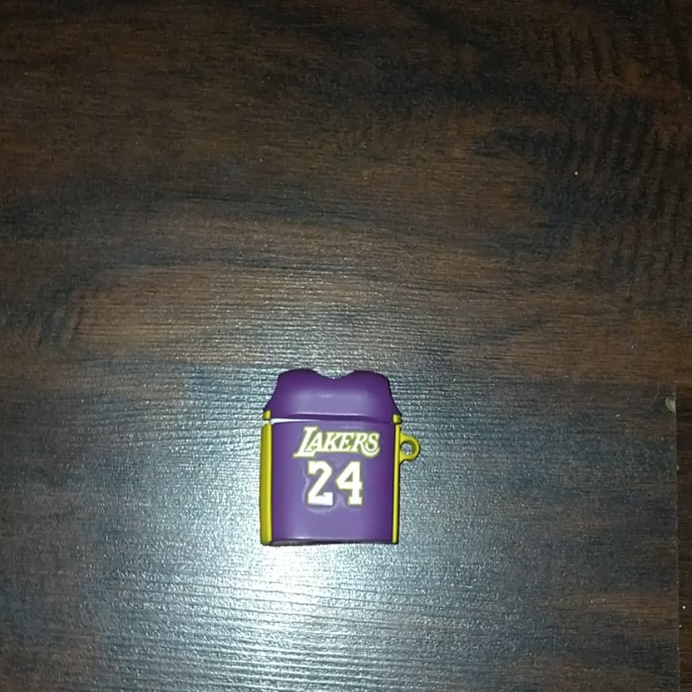 Air pod charger,also comes with kobe case